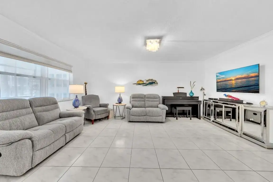 580 Egret Drive # 121, Hallandale Beach FL 33009 photo 2