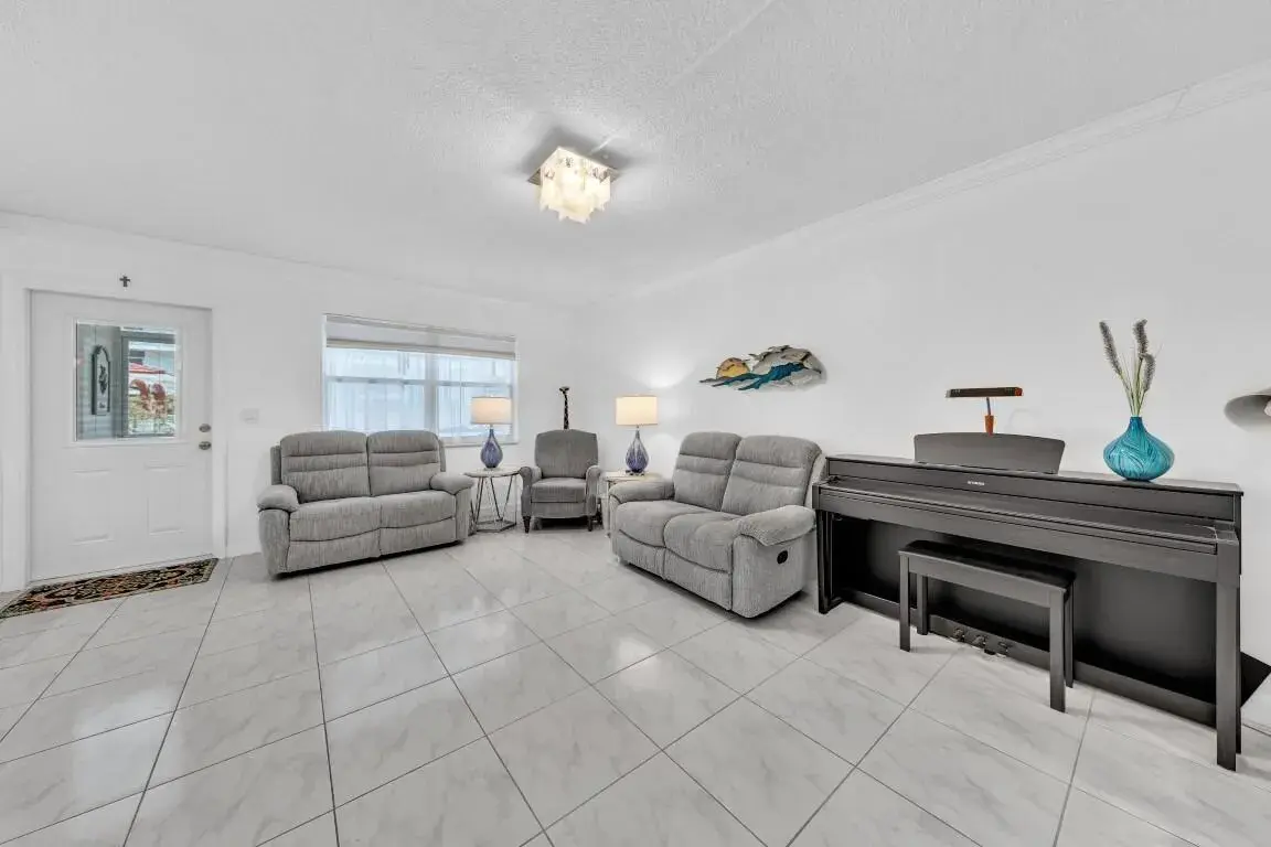 580 Egret Drive # 121, Hallandale Beach FL 33009
