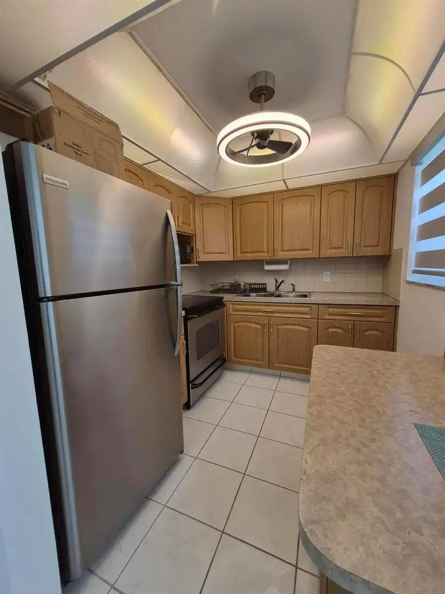 144 Dorchester G, West Palm Beach FL 33417 photo 2