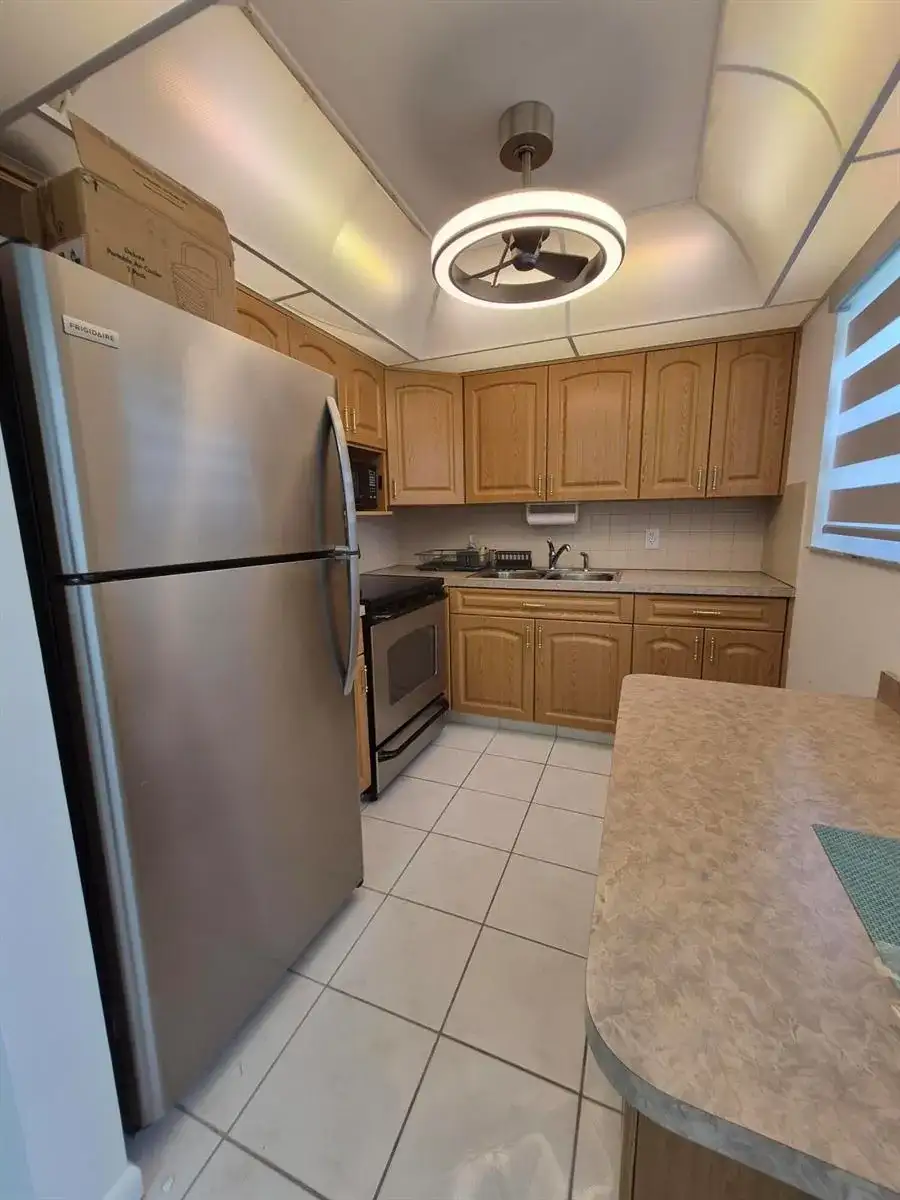 144 Dorchester G, West Palm Beach FL 33417 photo 3