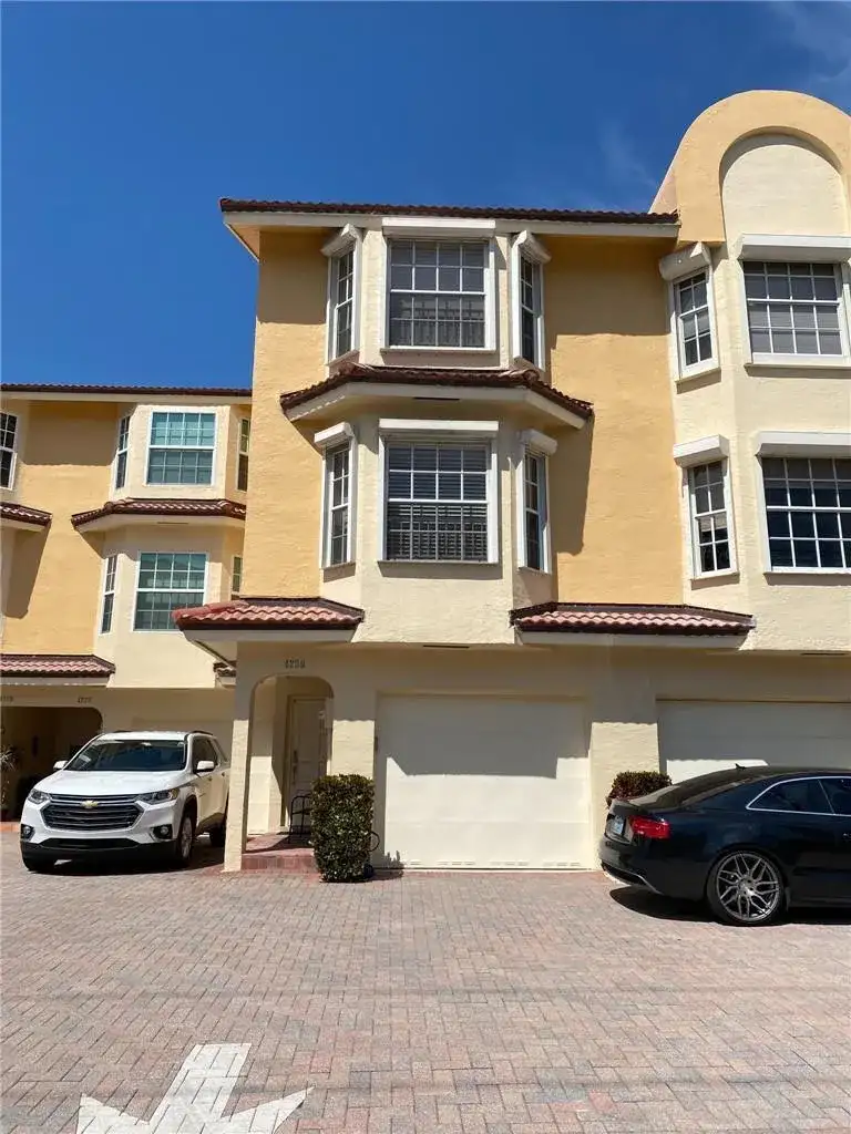 4230 N Ocean Drive, Hollywood FL 33019 photo 3