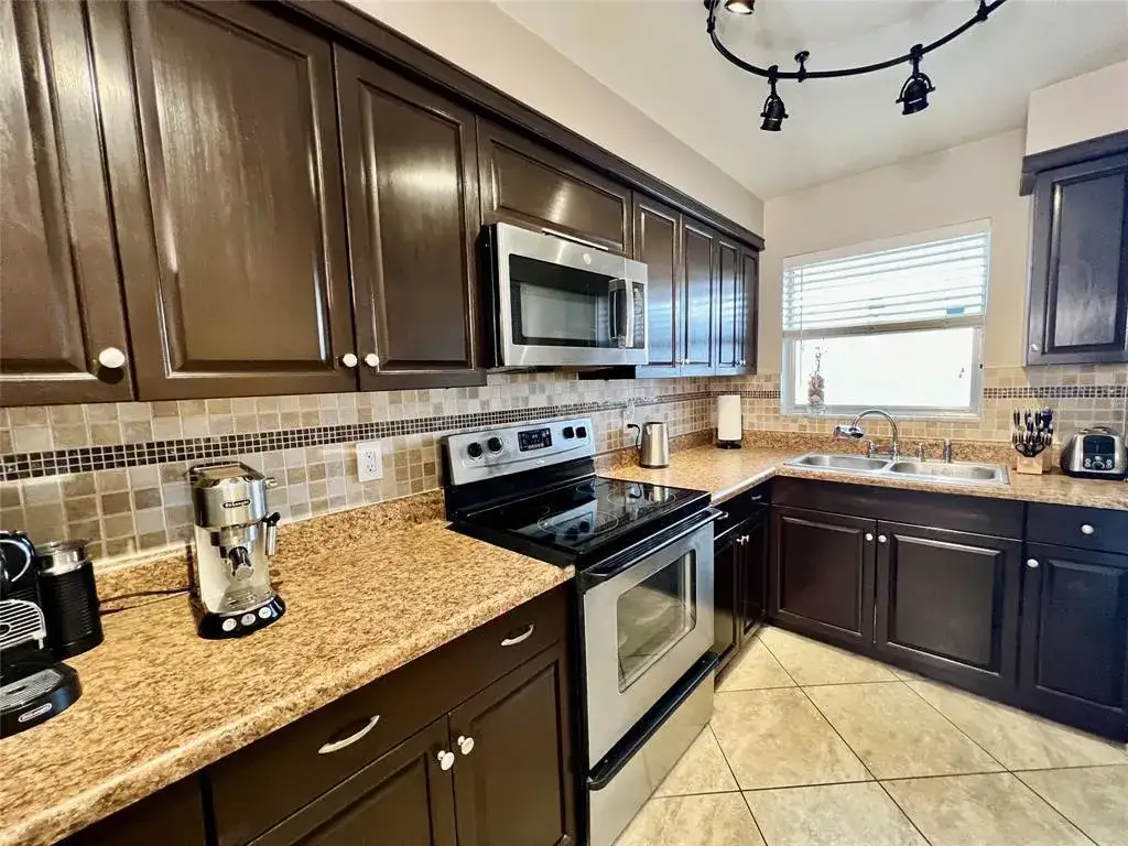 160 NE 8th Avenue # 1b, Hallandale Beach FL 33009