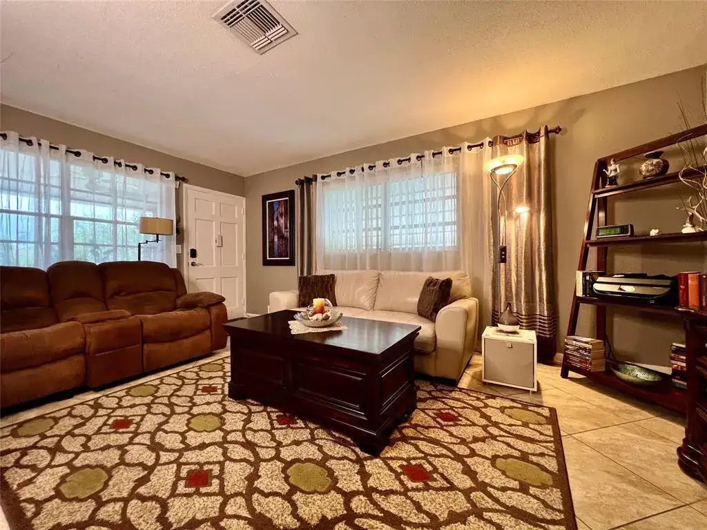 160 NE 8th Avenue # 1b, Hallandale Beach FL 33009 photo 4