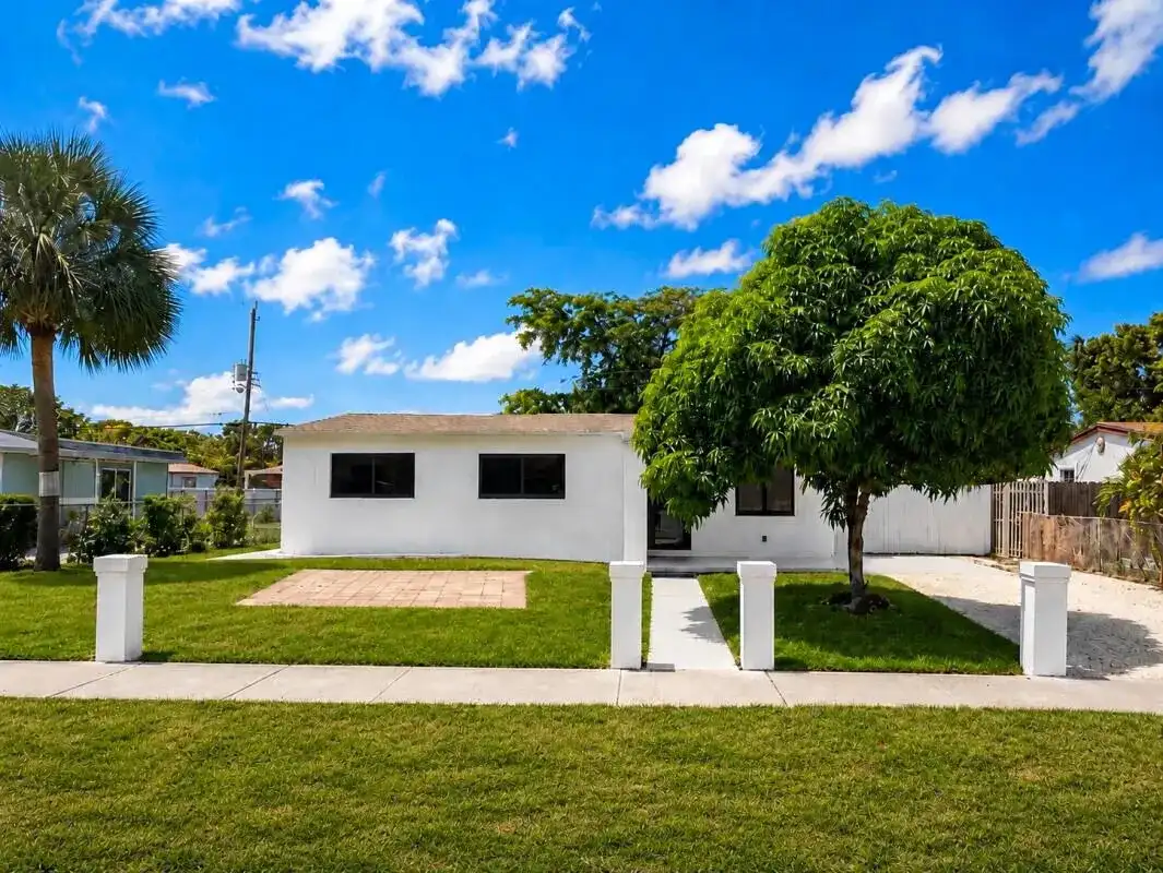 235 SW 21st Way, Fort Lauderdale FL 33312