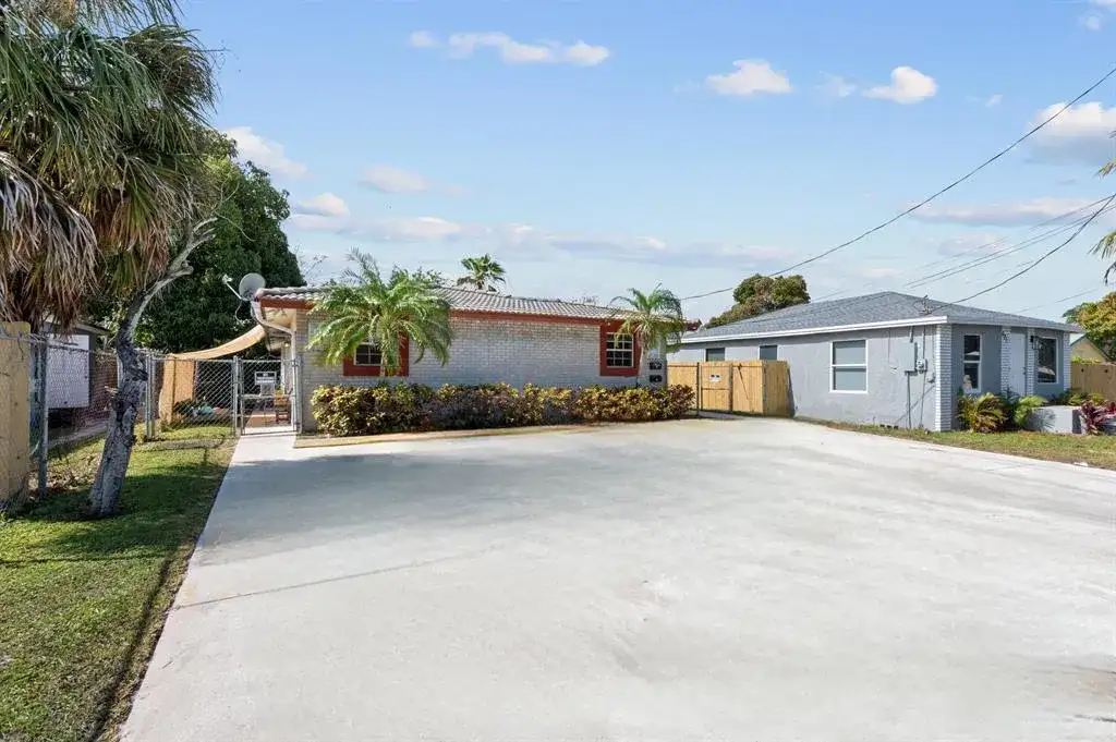 617 NW 15th Avenue, Pompano Beach FL 33069 photo 2