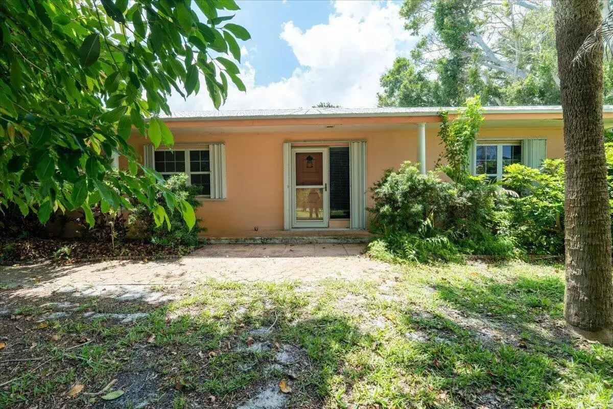 105 Sheridan Lane, Jensen Beach FL 34957 photo 3