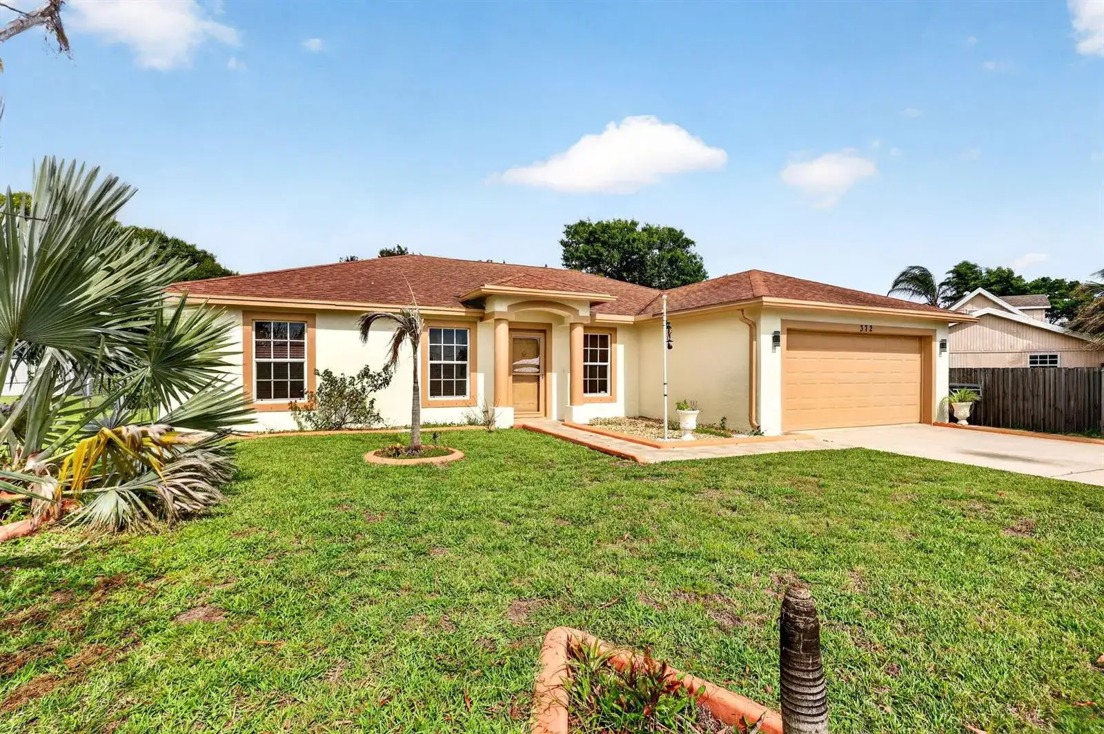 372 NW Hogan Street, FL 34983 photo 2