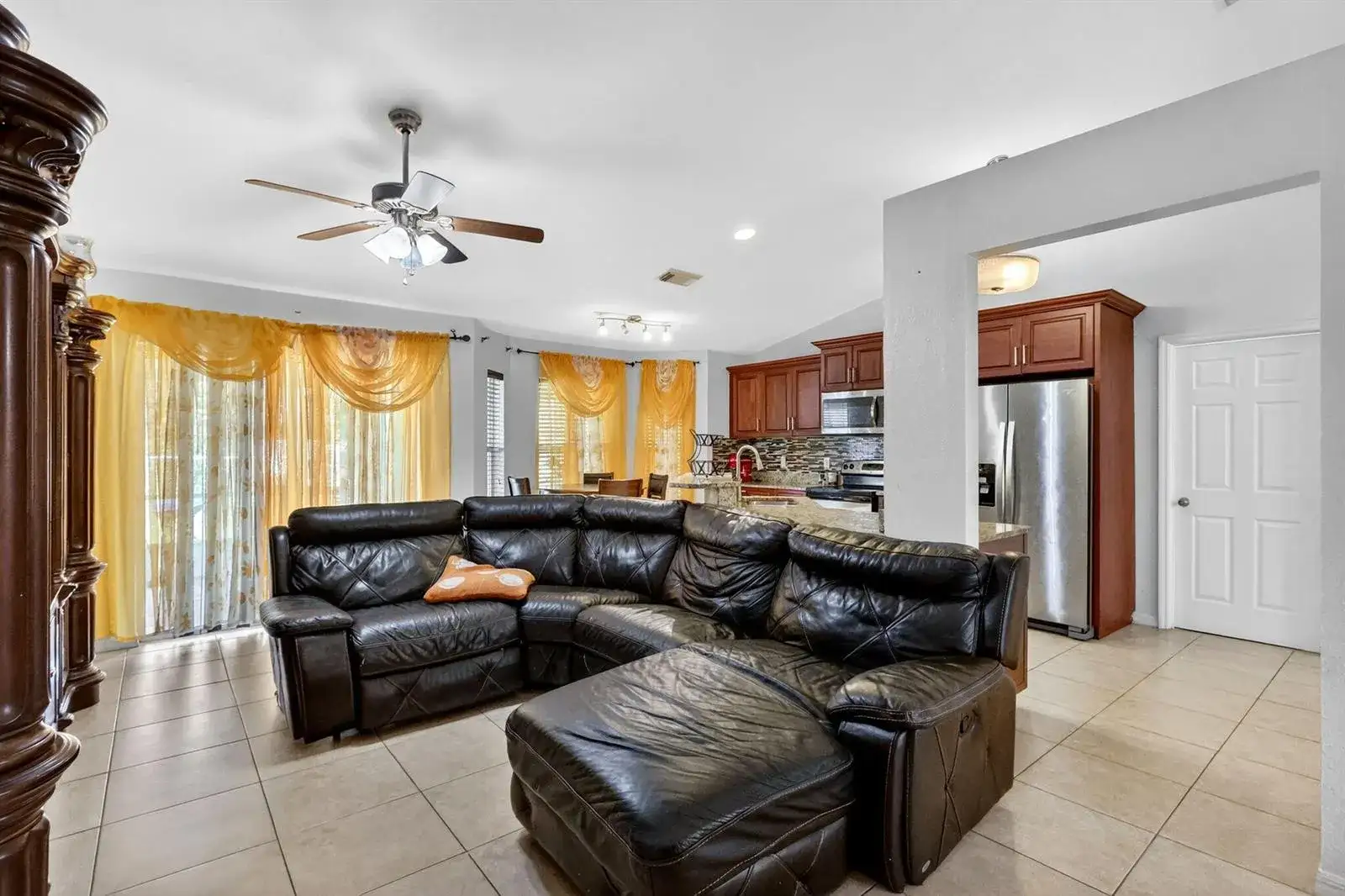 372 NW Hogan Street, FL 34983 photo 3