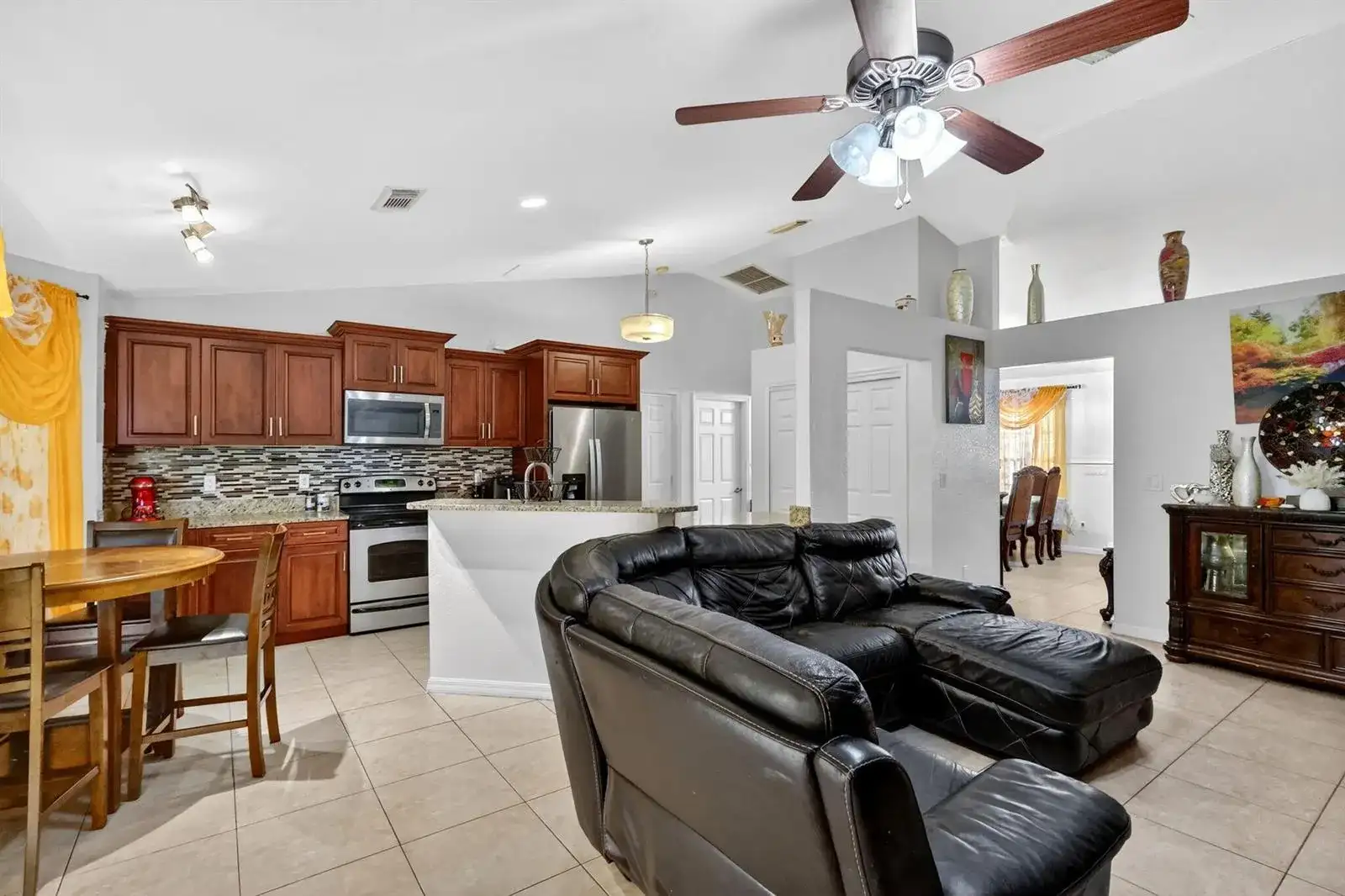 372 NW Hogan Street, FL 34983 photo 4