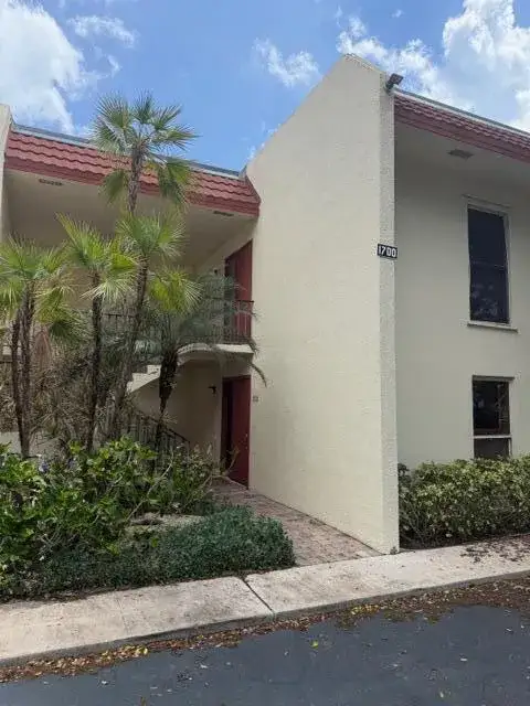 1700 Presidential Way # 103, West Palm Beach FL 33401