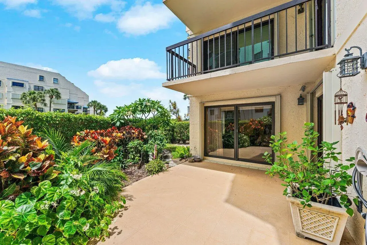 372 Golfview Road # 101, North Palm Beach FL 33408