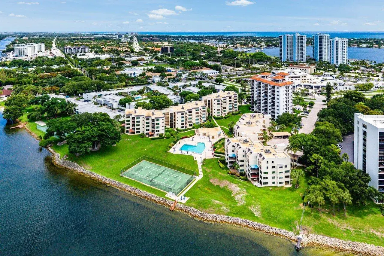 372 Golfview Road # 101, North Palm Beach FL 33408
