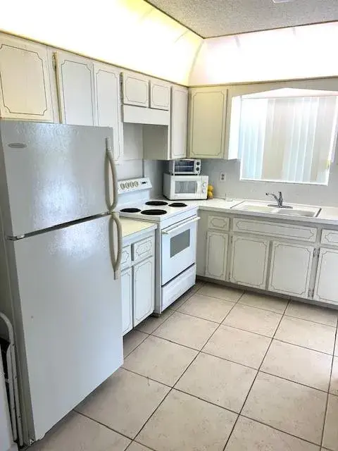 1455 N 12th Court # 6b, Hollywood FL 33019