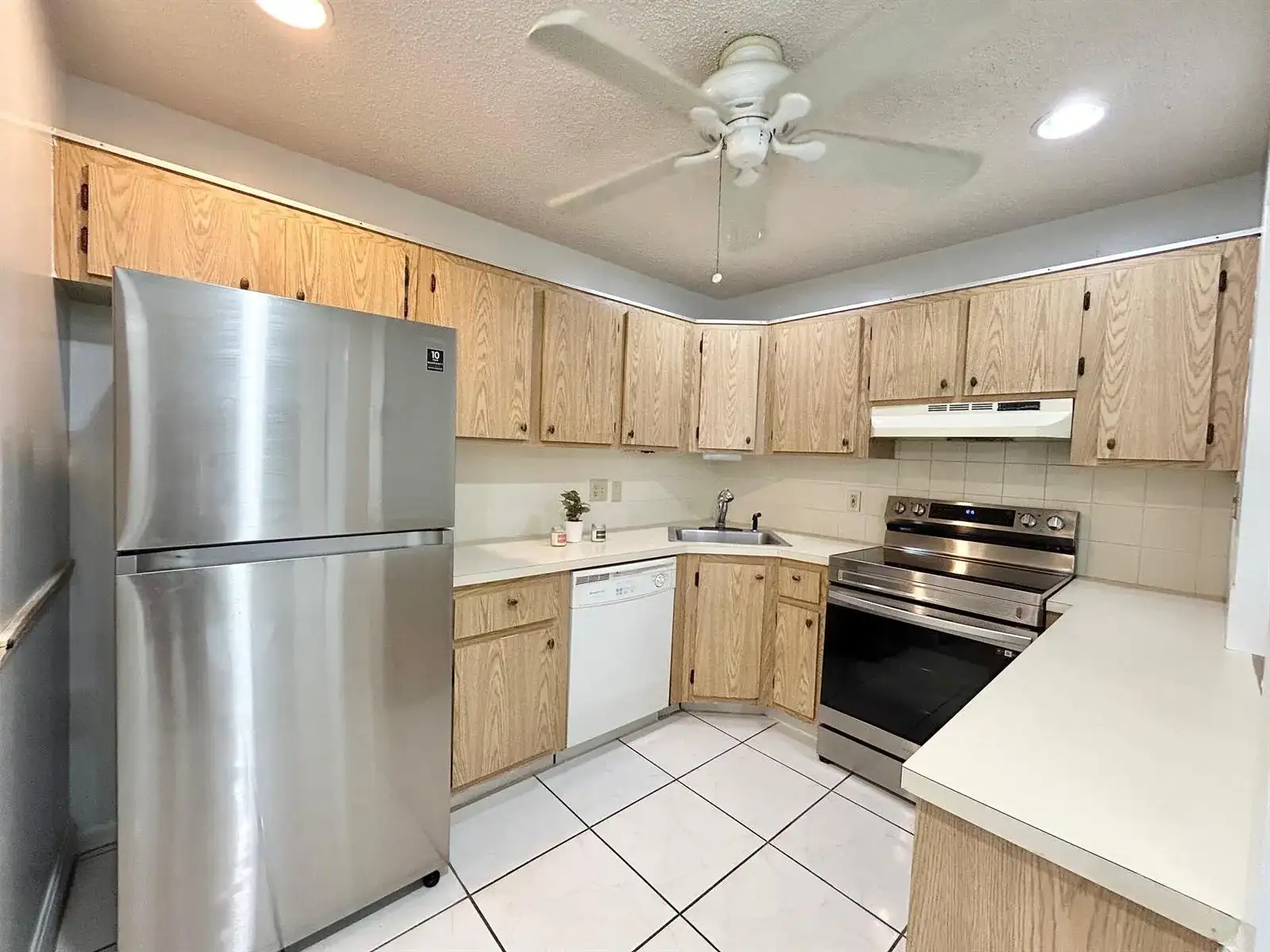 433 Pine Glen Lane # C2, FL 33463 photo 2