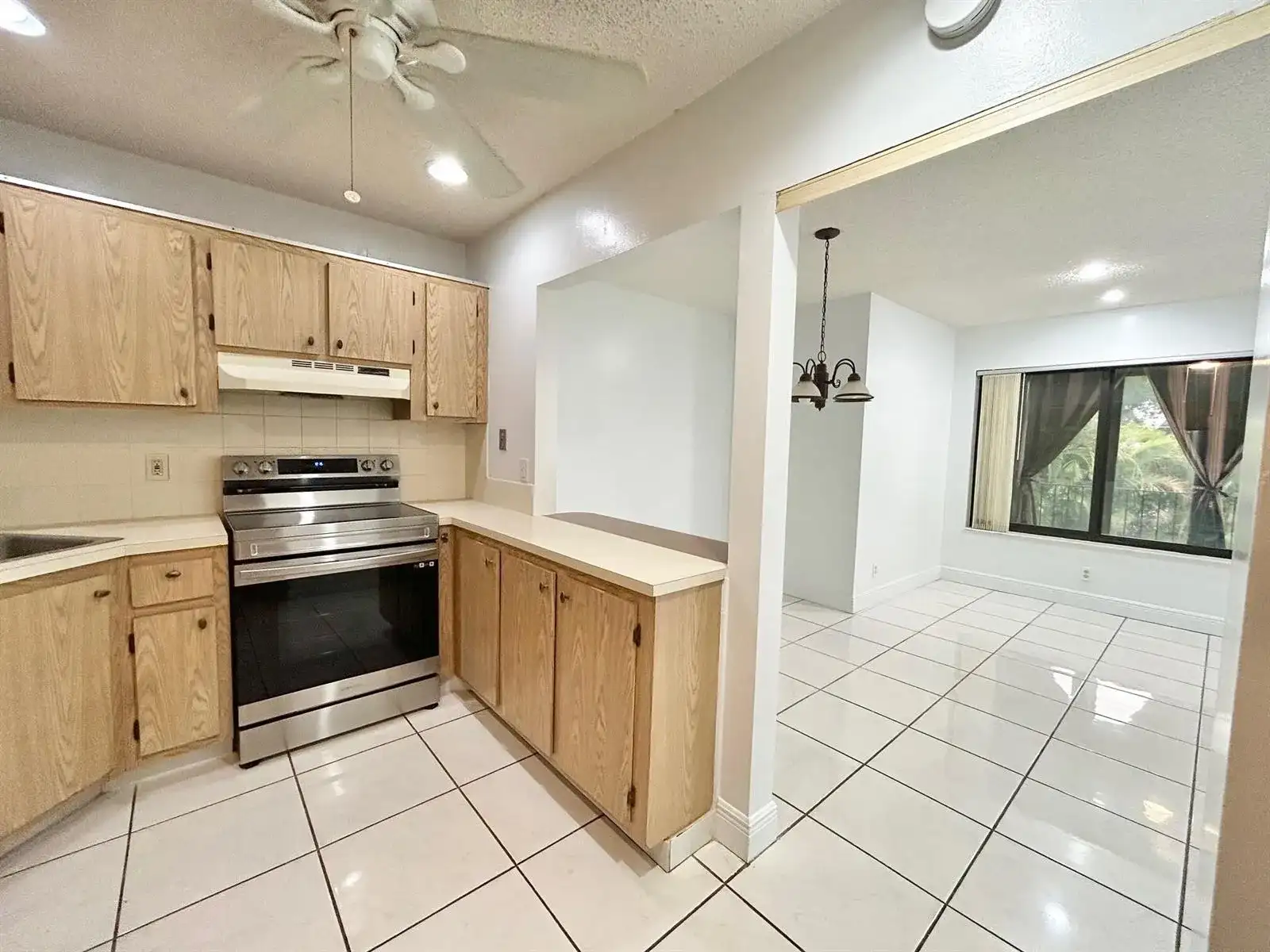 433 Pine Glen Lane # C2, FL 33463 photo 3