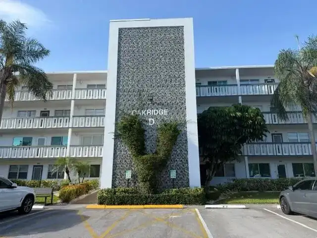 2026 Oakridge D, Deerfield Beach FL 33442 photo 3