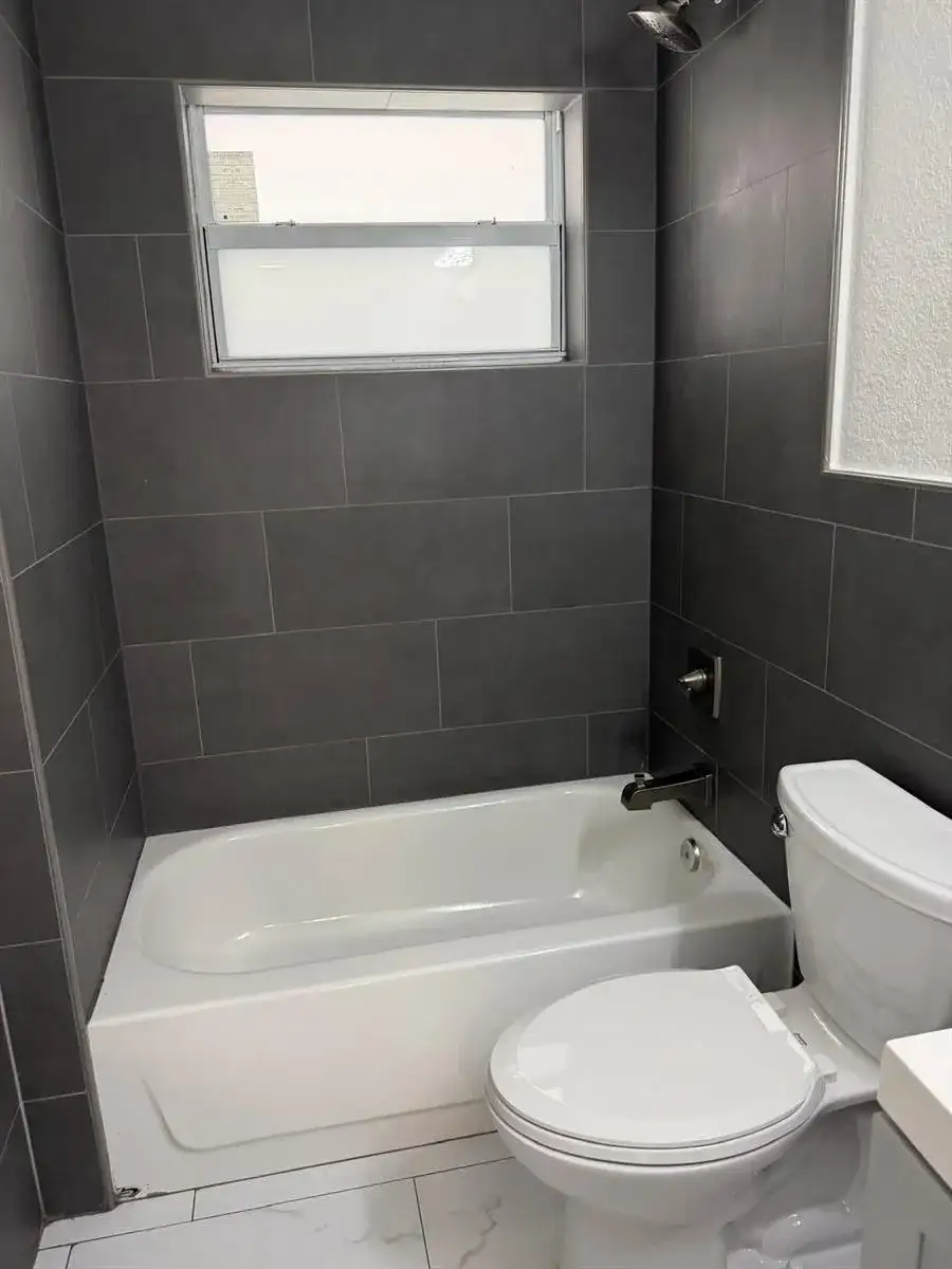 110 NW 7th Avenue # 18, Pompano Beach FL 33060 photo 2