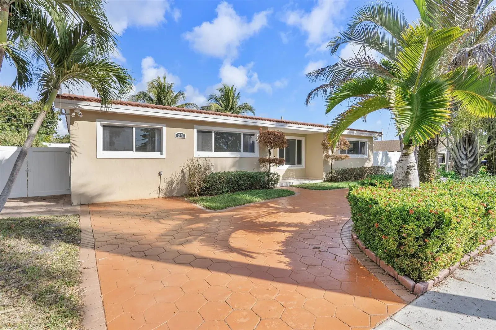 2475 NE 214th Street, Aventura FL 33180
