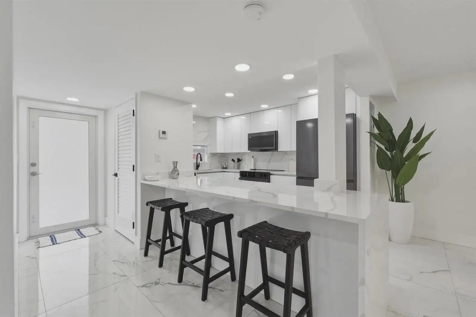 9523 N Hollybrook Lake Drive # 103, Pembroke Pines FL 33025