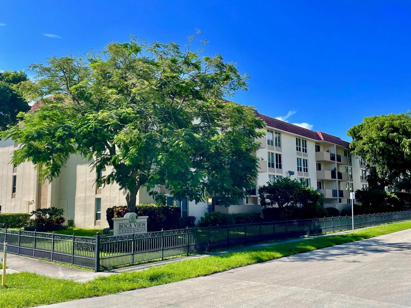 1000 Spanish River Road # 2n, Boca Raton FL 33432