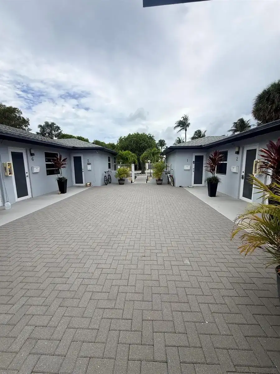 220 Walton Boulevard Unit 2, West Palm Beach FL 33405 photo 3