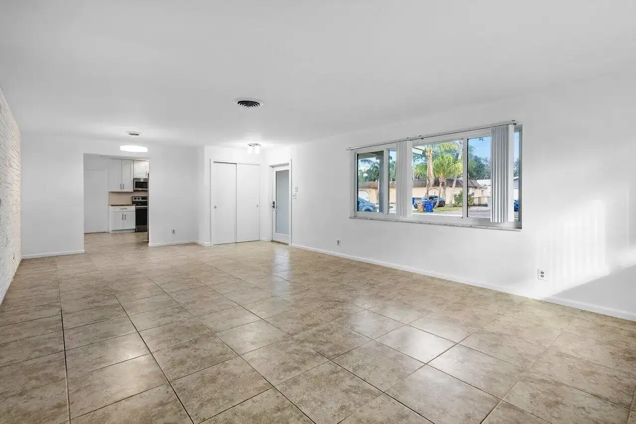 617 SE 8th Avenue, Deerfield Beach FL 33441 photo 3