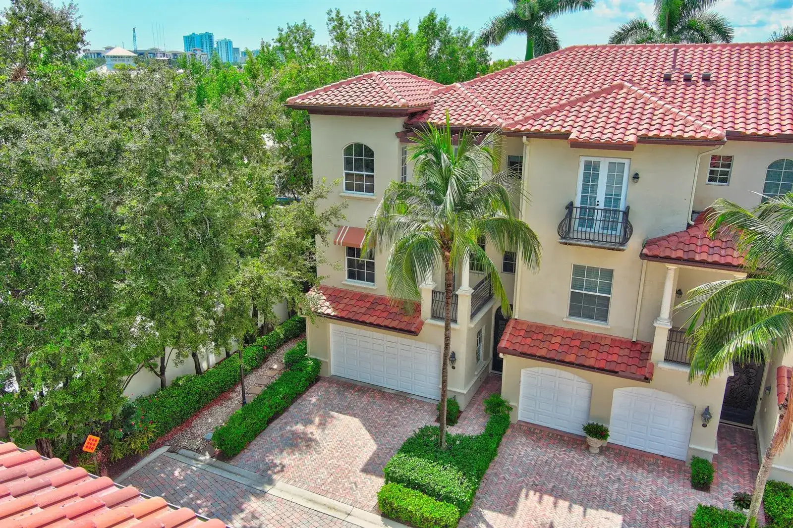 27 Marina Gardens Drive, Palm Beach Gardens FL 33410 photo 2