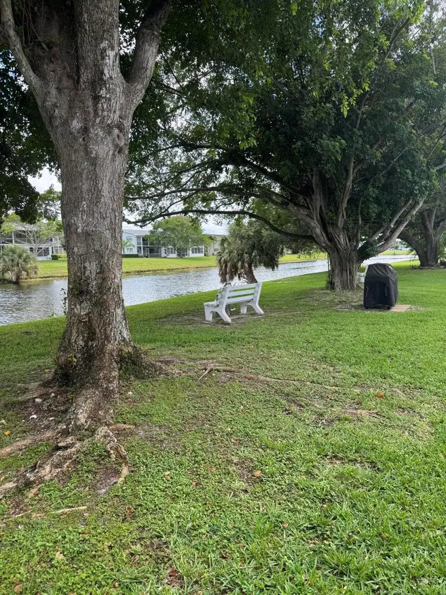 463 Tilford V # 463, Deerfield Beach FL 33442 photo 2