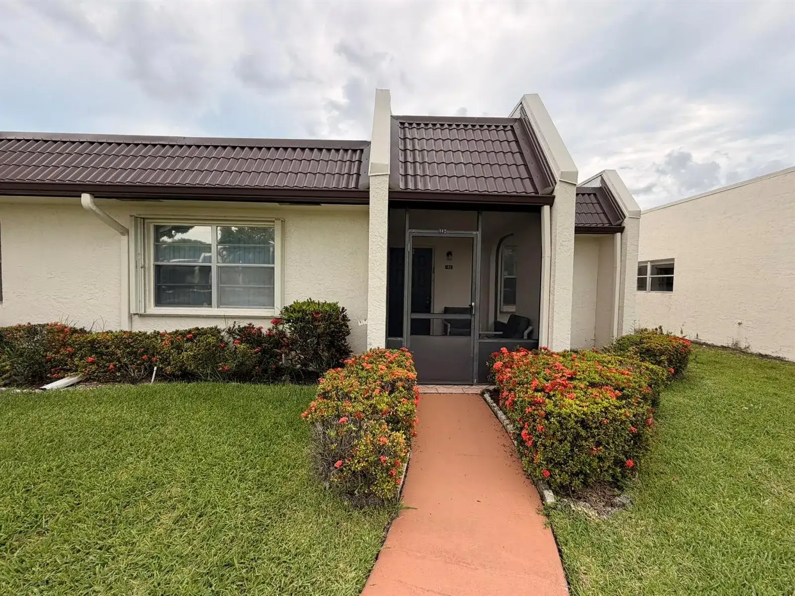 182 Lake Susan Lane, West Palm Beach FL 33411 photo 2