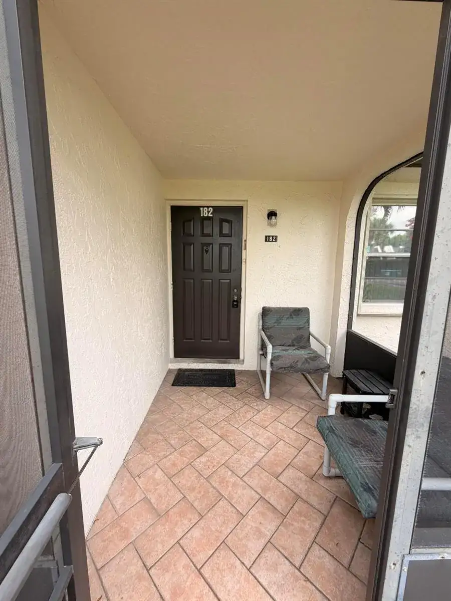182 Lake Susan Lane, West Palm Beach FL 33411 photo 3