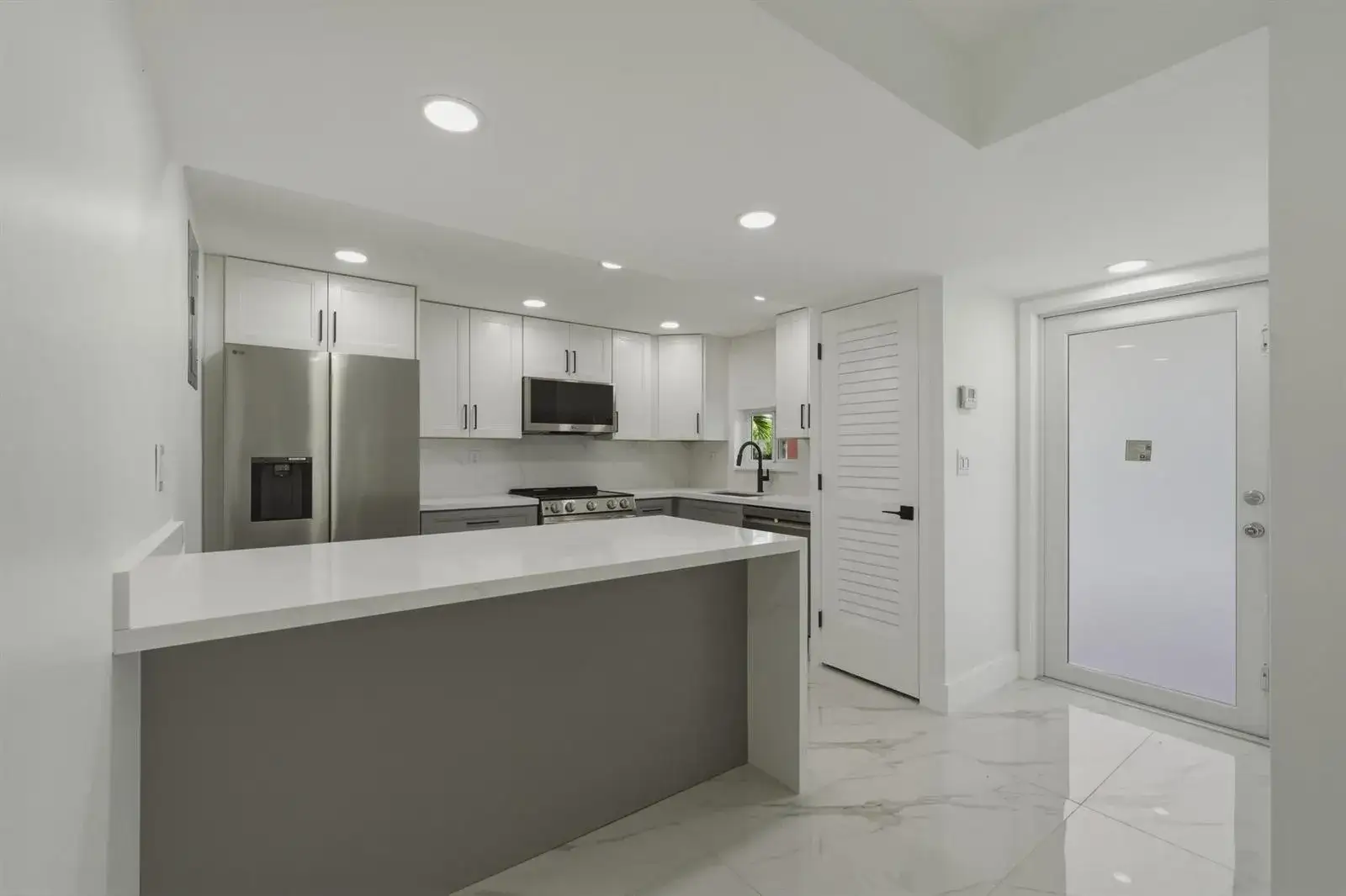 8970 S Hollybrook Boulevard # 205, Pembroke Pines FL 33025