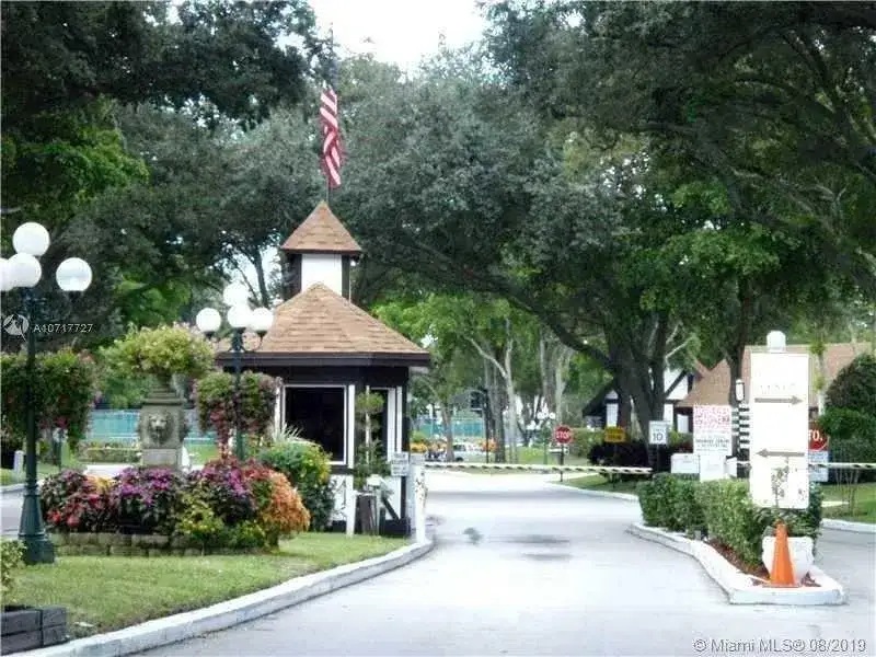 3670 Inverrary Drive # 3b, Lauderhill FL 33319 photo 4