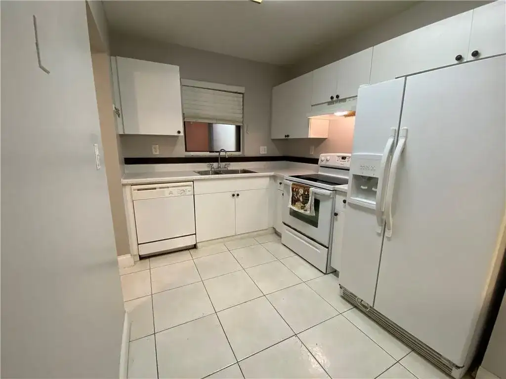 2967 Riverside Drive Unit 109, Coral Springs FL 33065 photo 2