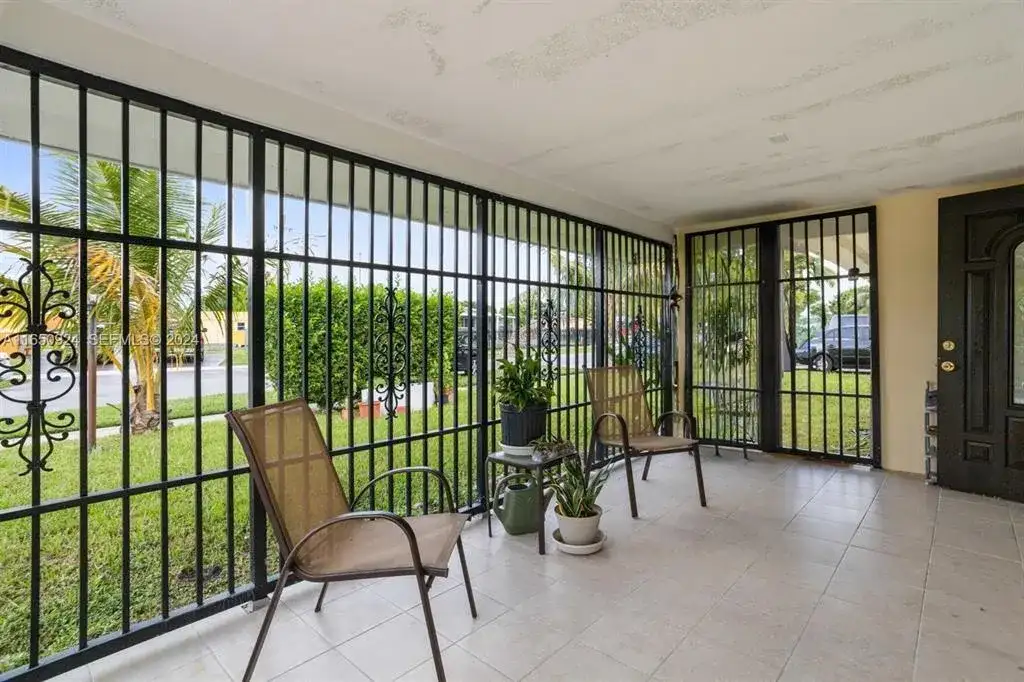 18930 NW 14th Avenue, Miami FL 33169 photo 2