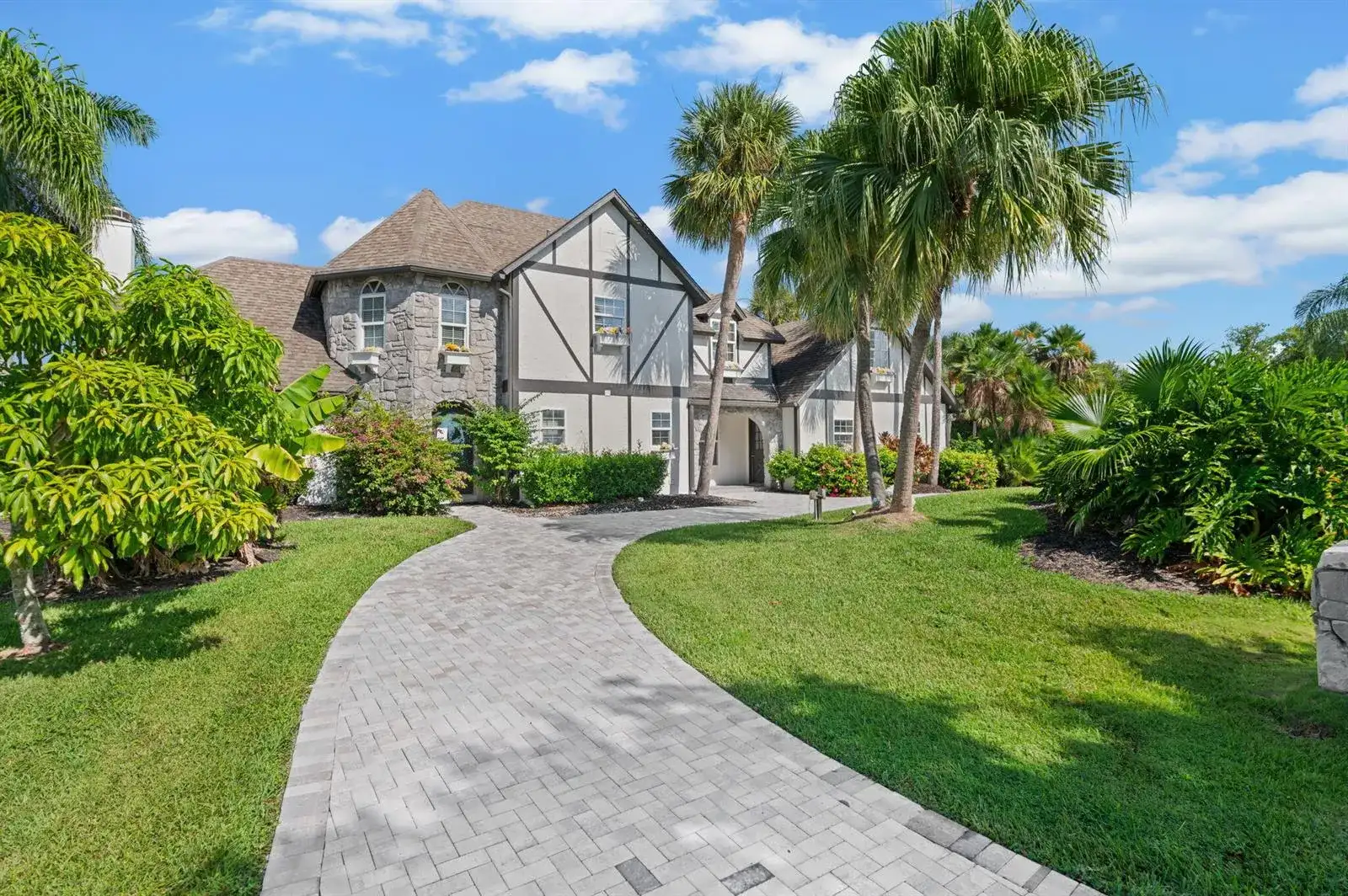121 Queen Eugenia Court, Hutchinson Island FL 34949 photo 2