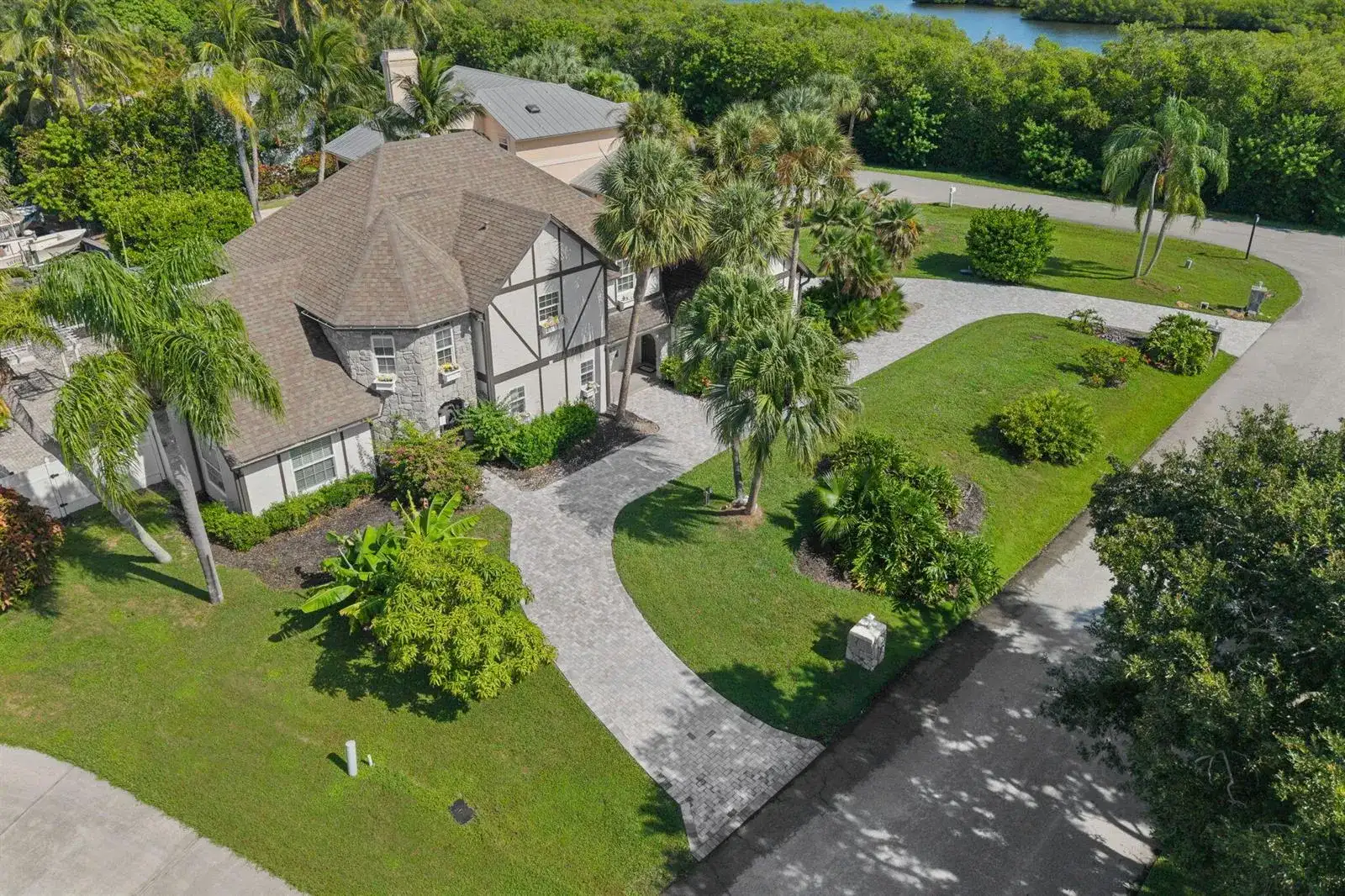 121 Queen Eugenia Court, Hutchinson Island FL 34949 photo 3