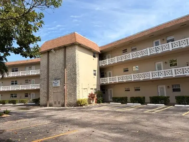 5103 NW 35th Street # 401, Lauderdale Lakes FL 33319