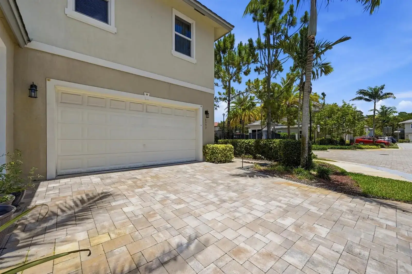 6993 Pines Circle, Coconut Creek FL 33073