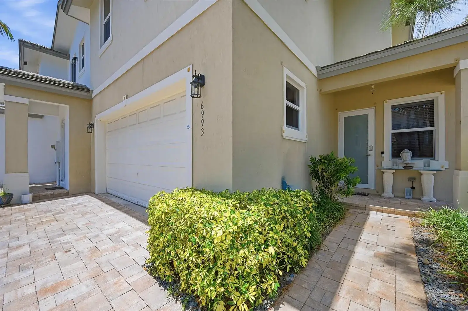 6993 Pines Circle, Coconut Creek FL 33073 photo 2