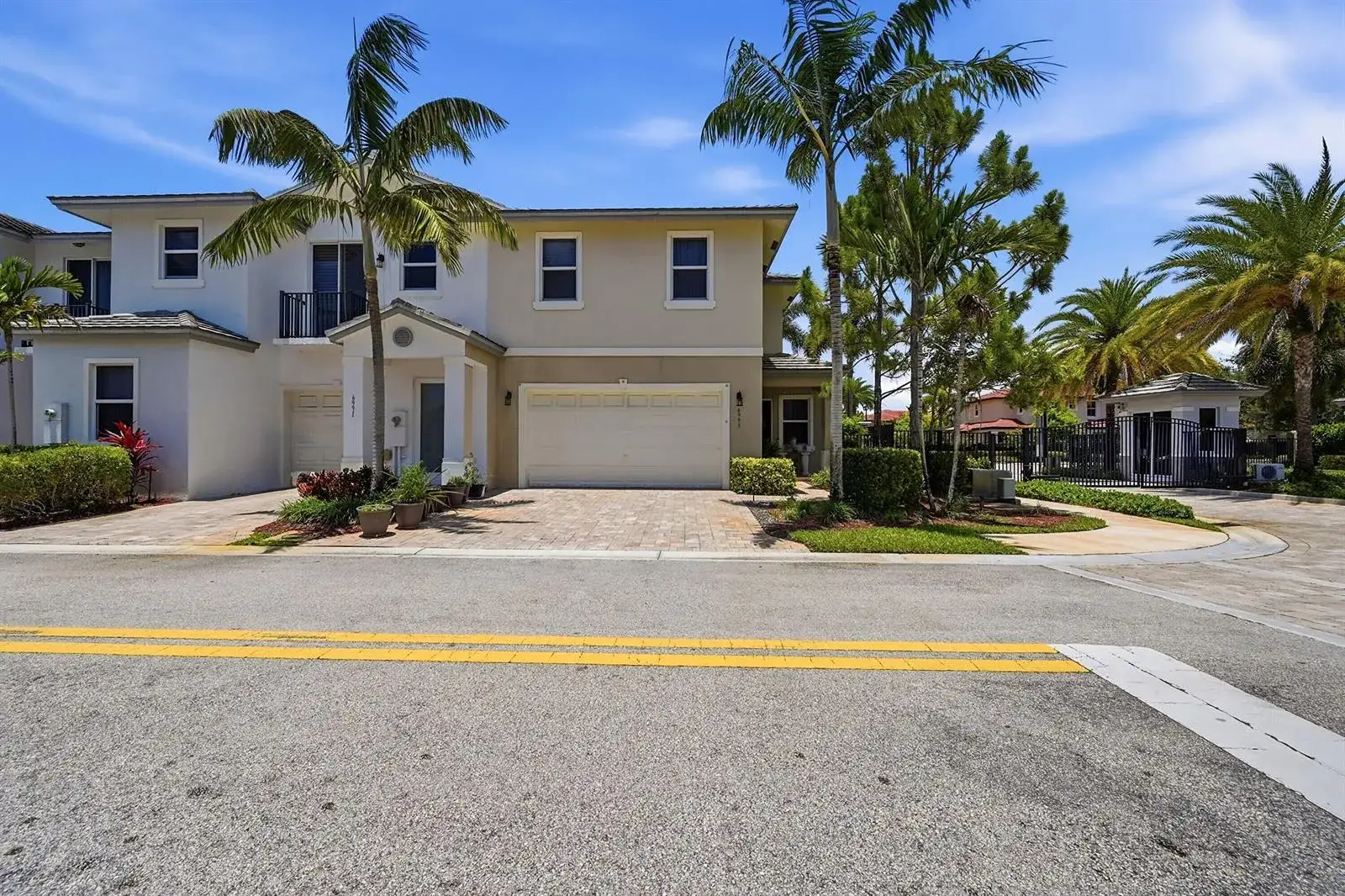 6993 Pines Circle, Coconut Creek FL 33073 photo 3