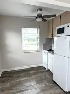 112 Lake Avenue # 12, FL 33460 photo 3