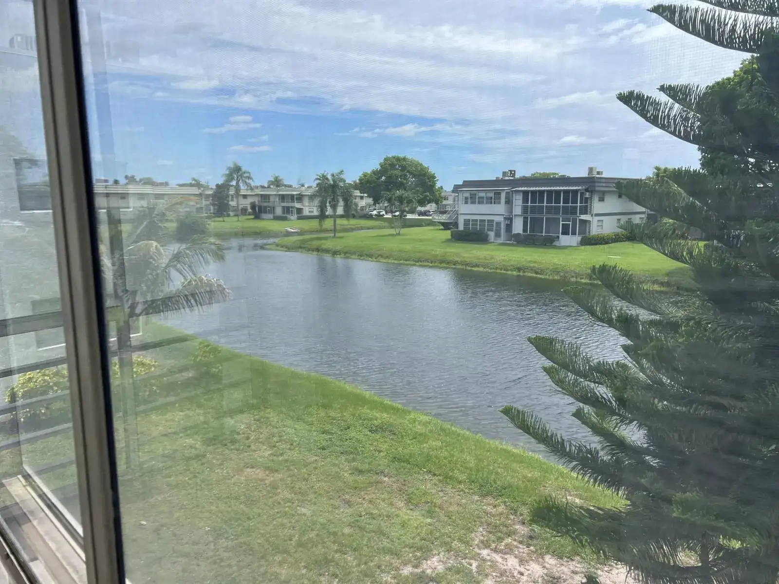424 Saxony, Delray Beach FL 33446 photo 4