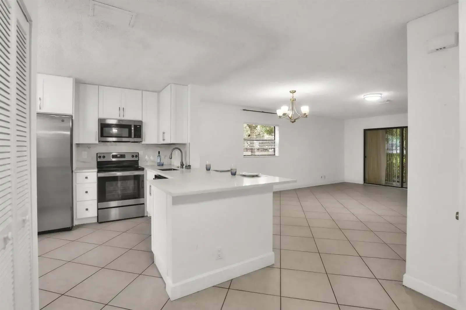 2112 NW 45th Avenue, Coconut Creek FL 33066 photo 2