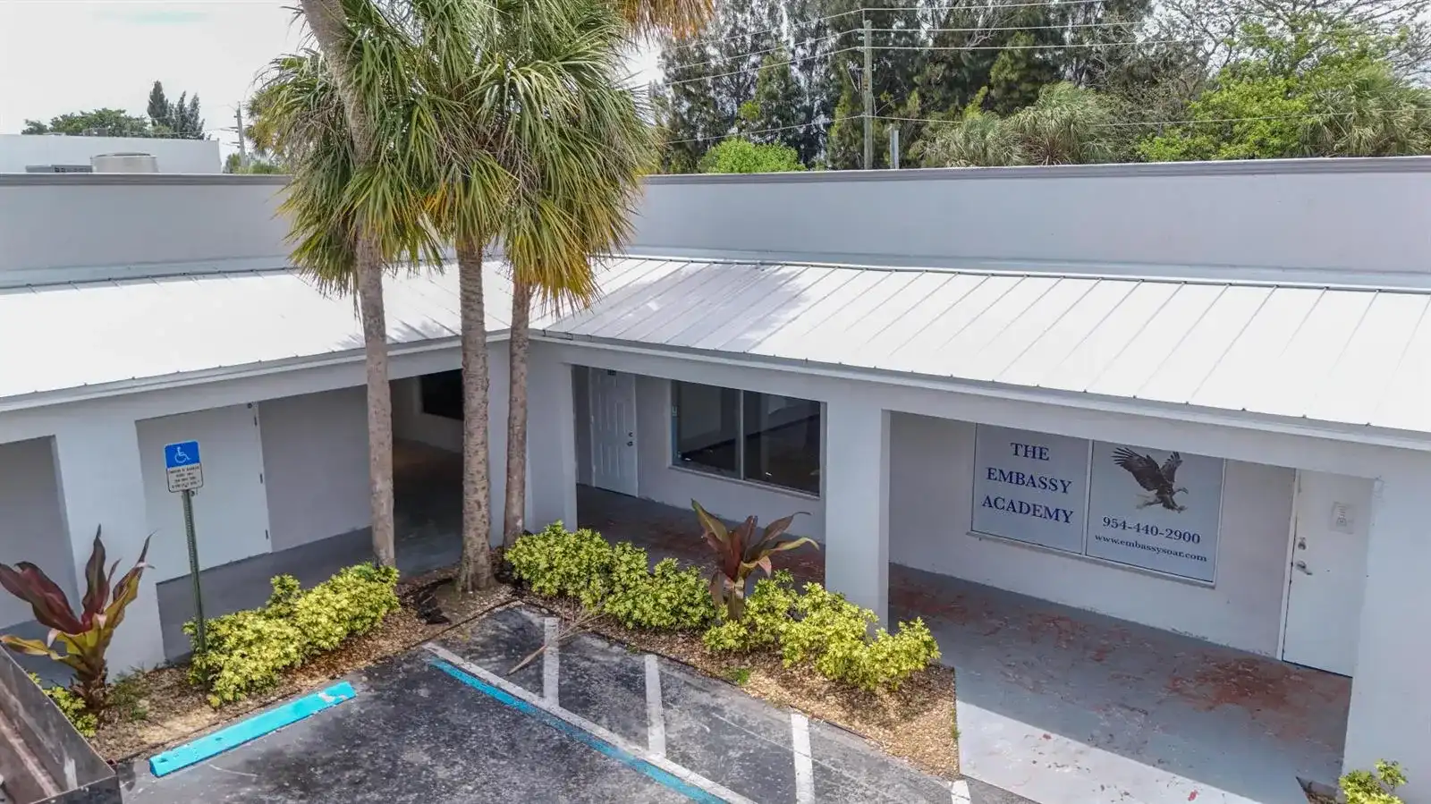 2450 W Oakland Park Boulevard, Oakland Park FL 33311