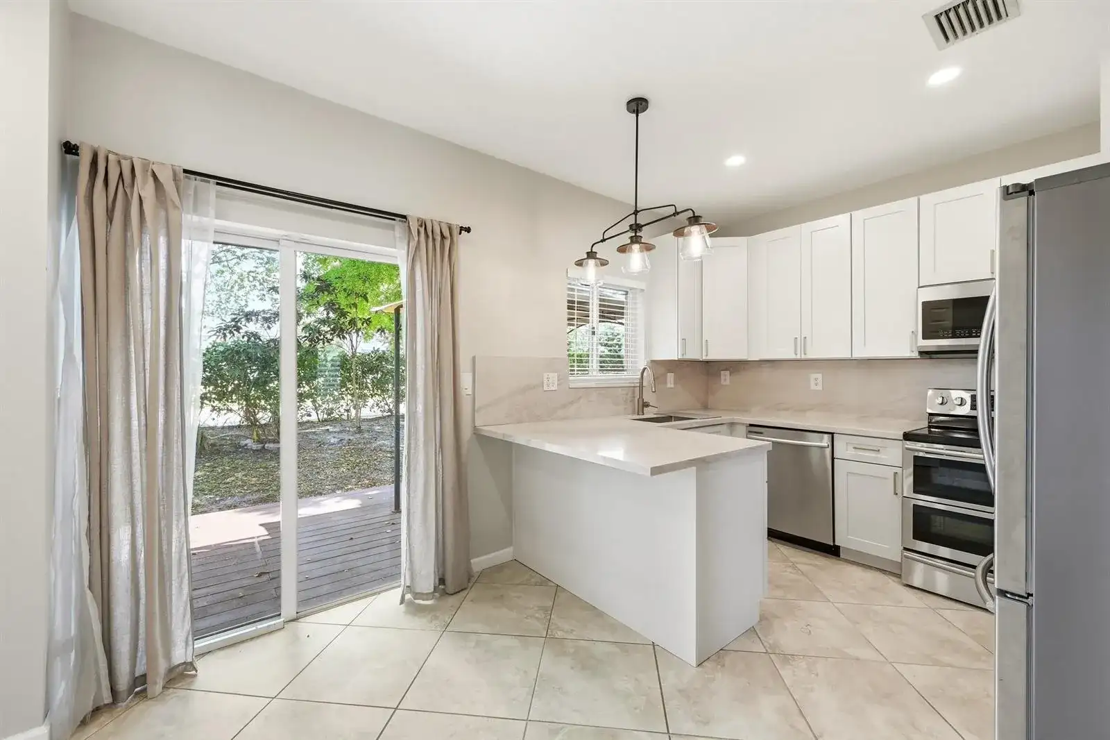 8464 Lagos De Campo Boulevard, Tamarac FL 33321 photo 2