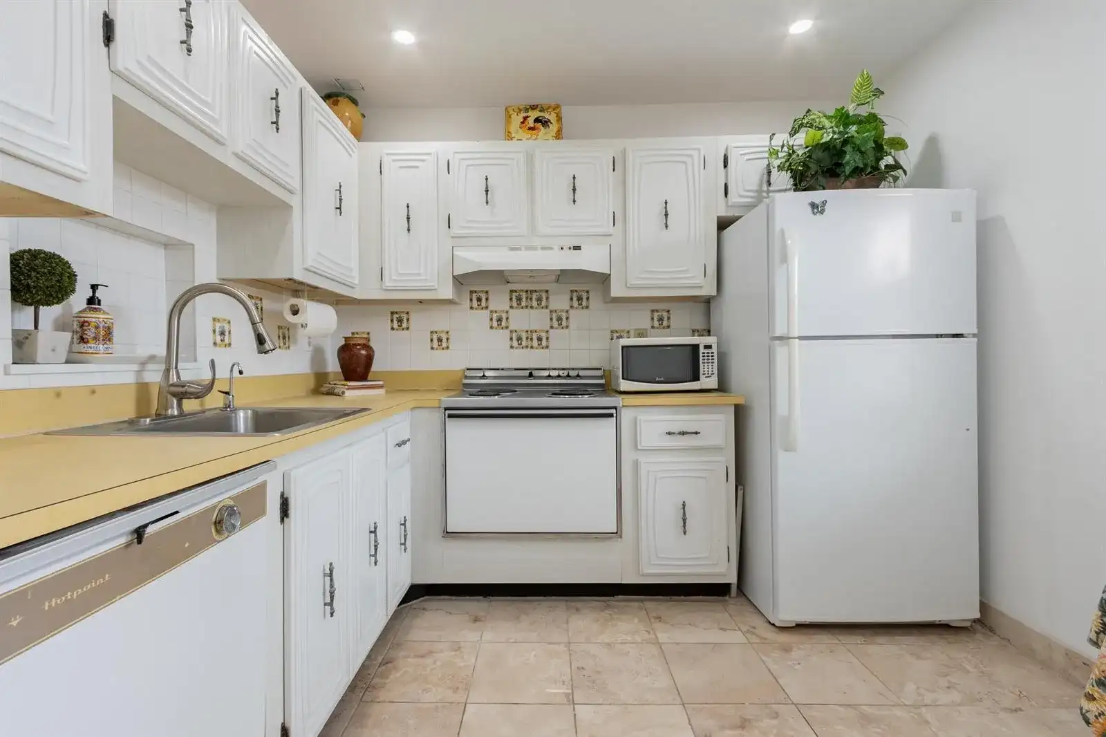 2811 Somerset Drive # 412, Lauderdale Lakes FL 33311