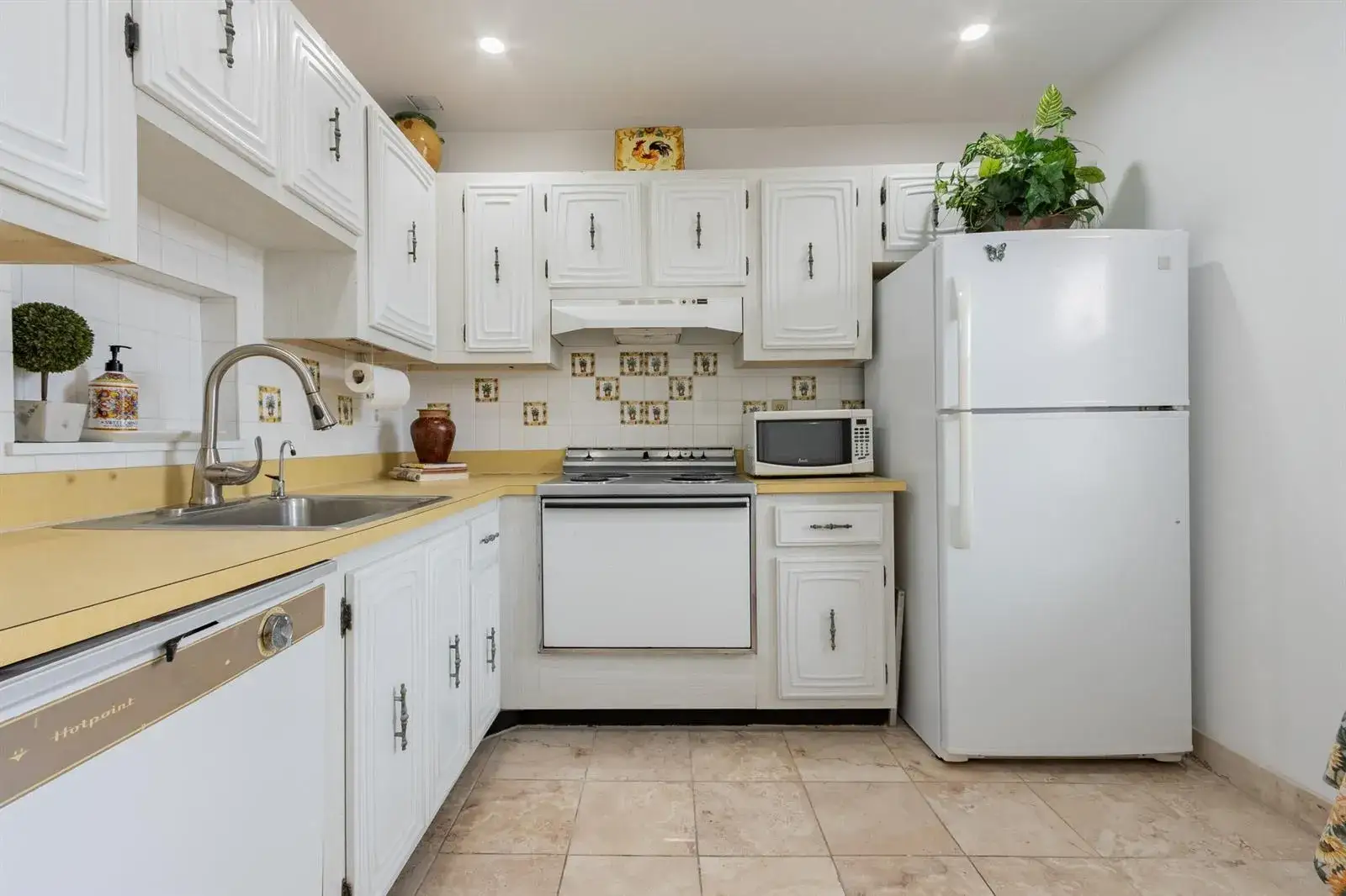 2811 Somerset Drive # 412, Lauderdale Lakes FL 33311