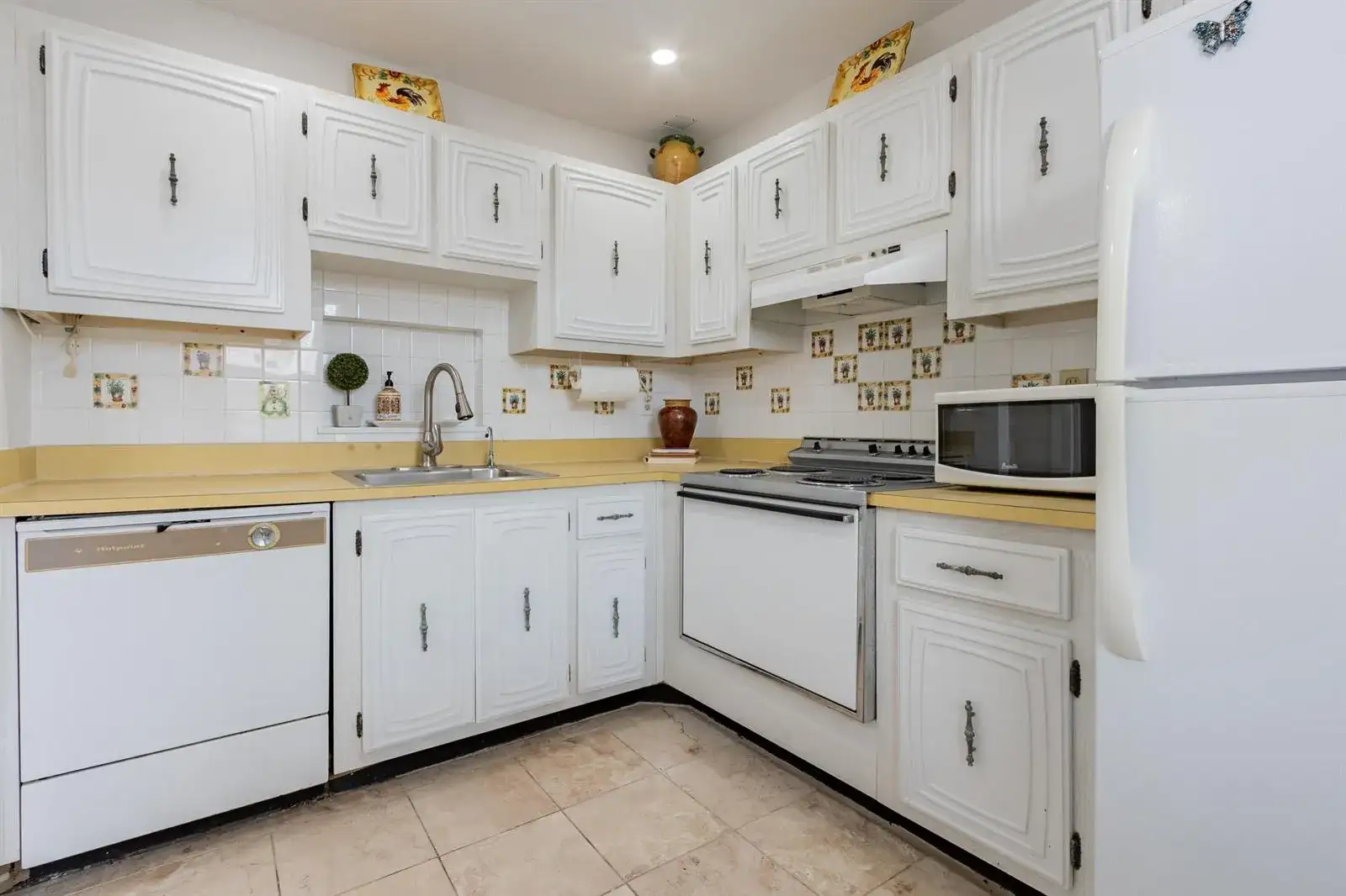2811 Somerset Drive # 412, Lauderdale Lakes FL 33311 photo 2