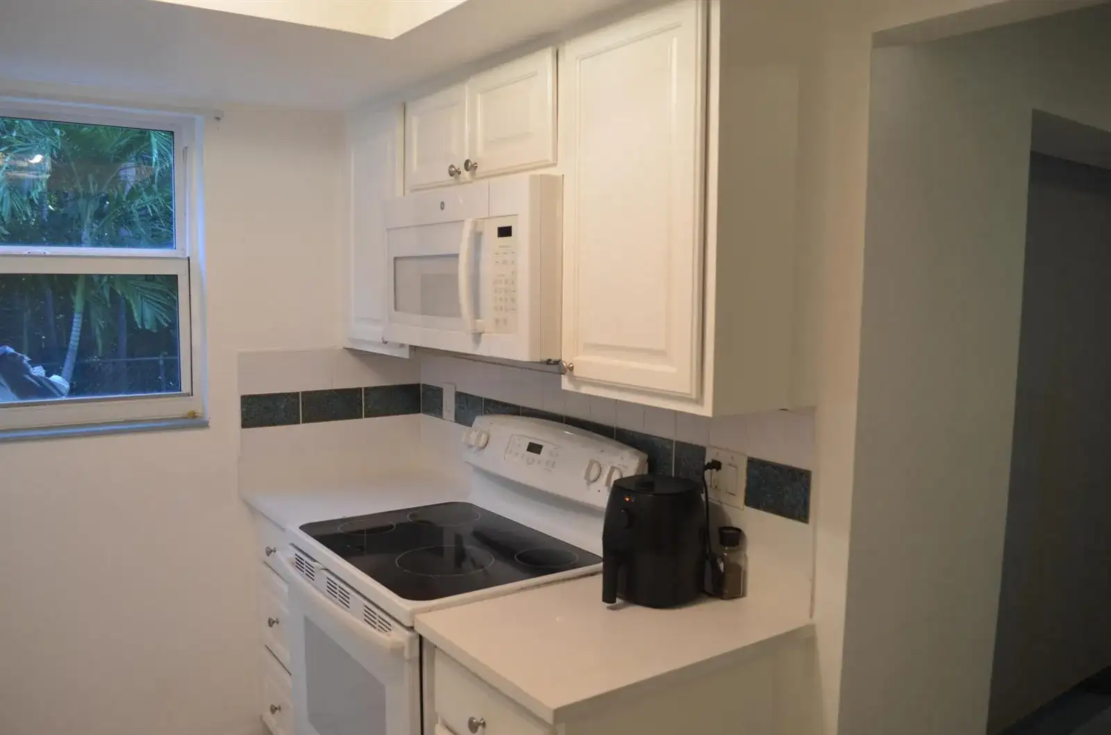 658 NE 6th Court E, Boynton Beach FL 33435 photo 2