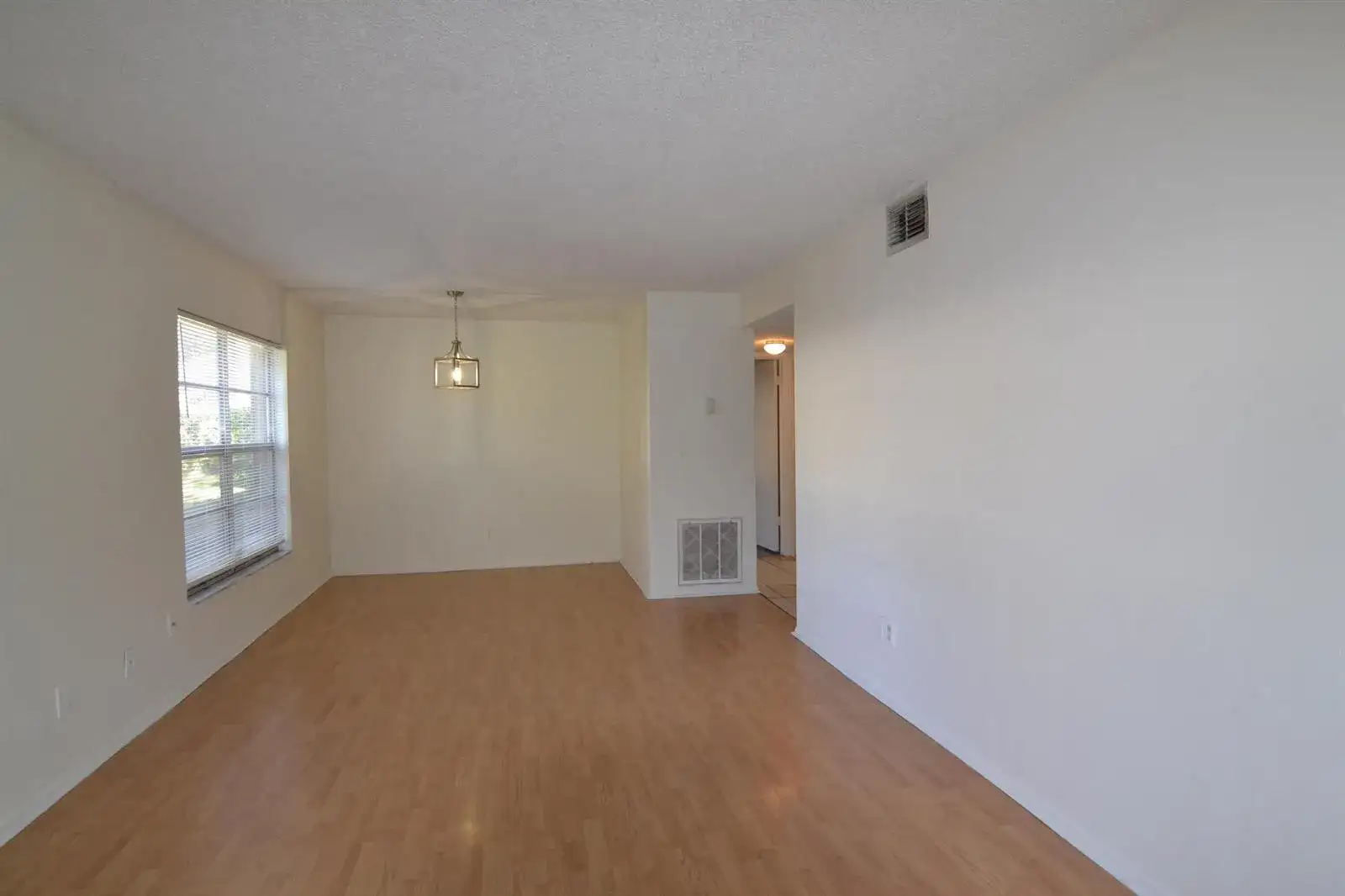 14308 Hanging Moss Circle # 102, Tampa FL 33613 photo 2